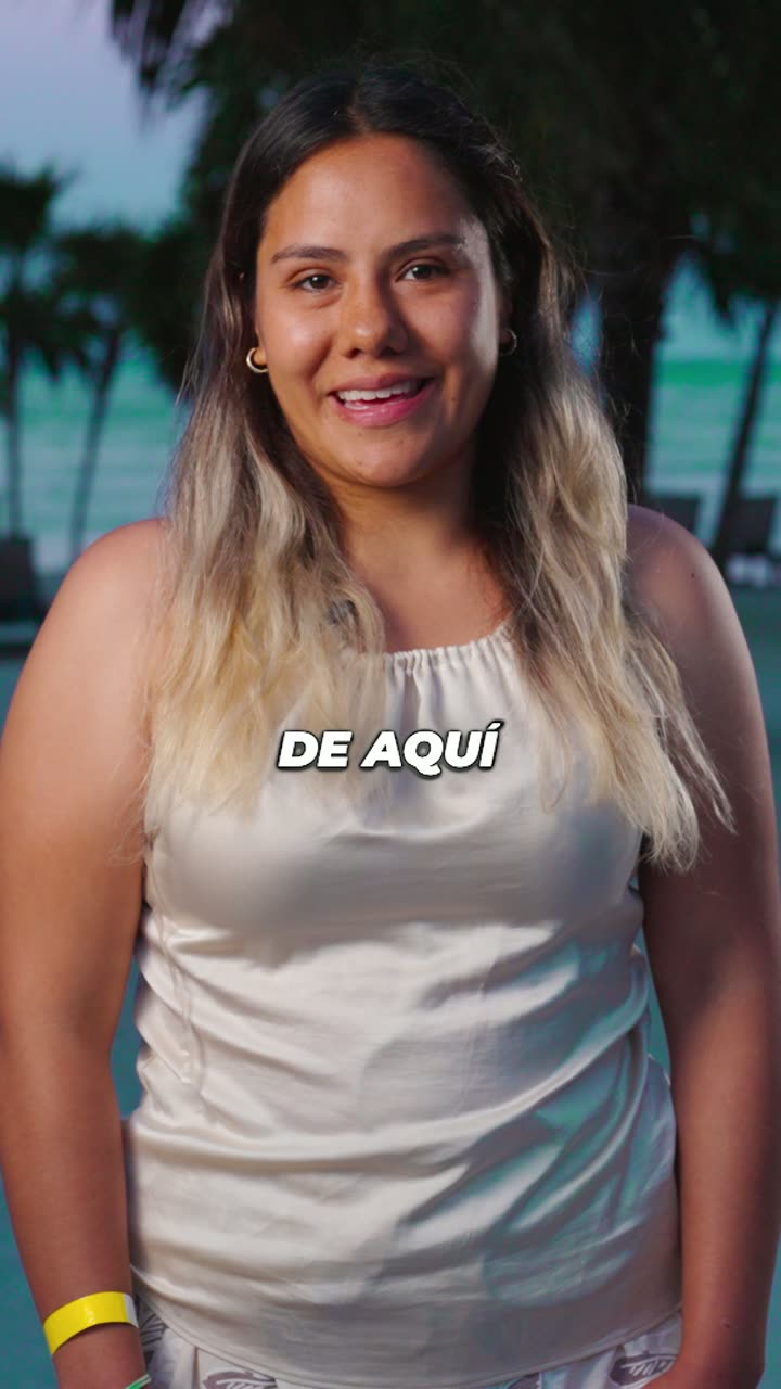 Diana Mondragón habla a cámara sobre su experiencia en el retiro.