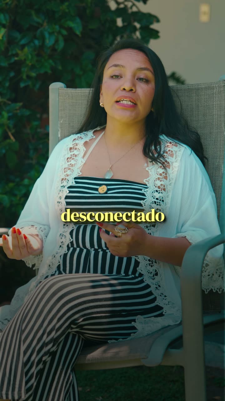 Emma Tello habla a cámara sobre su experiencia en el retiro.